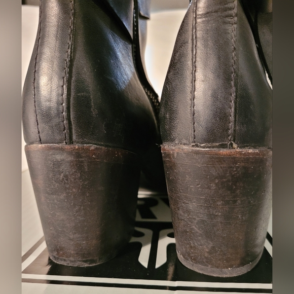 Frye Malorie Knotted Short. Color: Black. Size: 9 - Picture 5 of 10